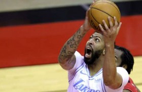 ليكرز يواصل الصحوة ويستعيد الصدارة 