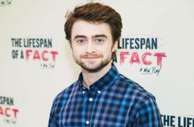 دانيال رادكليف.. كيف أصابته لعنة سلسلة هارى بوتر؟