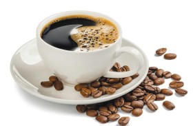 طبيبة تحدد من عليه تجنب تناول القهوة