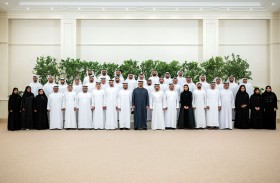 رئيس الدولة يستقبل وفد مكتب شؤون حجاج الإمارات ويشيد بجهودهم