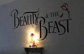 يصممان ديكور غرفة طفلتهما بوحي الحسناء والوحش