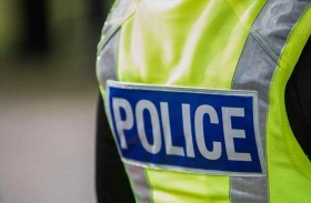 متجر يستعين بالشرطة لتنظيم حشود التخفيضات