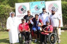 يحيى المهيري بطل النسخة السادسة لبطولة رماية الأطباق من الحفرة «التراب»