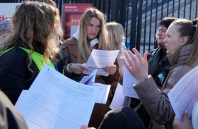 قصص لاجئات أوكرانيات على المسرح في وارسو 