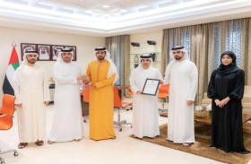 بلدية عجمان تحصد جائزة أفضل فريق  مالي متميز من جوائز الأعمال العالمية بلندن 