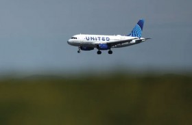 ثعبان بين ركاب الطائرة