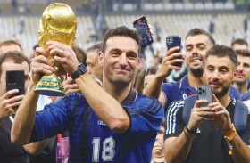 رئيس الاتحاد الأرجنتيني واثق من بقاء سكالوني مدرباً 