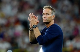هيولماند يتخلى عن تدريب المنتخب الدنماركي 