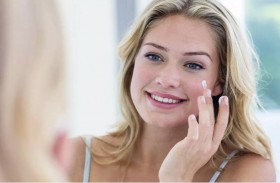 لماذا يجب وضع واقٍ من الشمس على الجفون؟