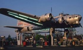 طائرة من الحرب العالمية تتحول إلى محطة وقود 