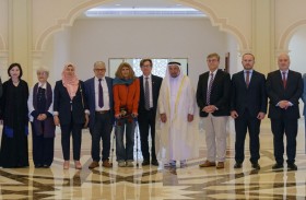 حاكم الشارقة يستقبل وفداً من طلبة جامعة ياجيلونسكي البولندية دارسي اللغة العربية