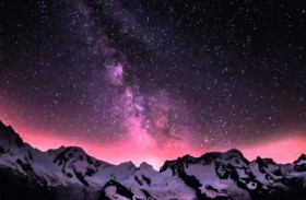 السماء البنفسجية تفجع بلده بأكملها