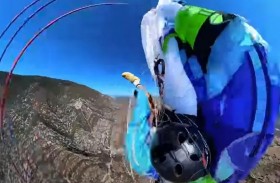 الحبال تحاصر مظليا والنجاة في اللحظة الأخيرة