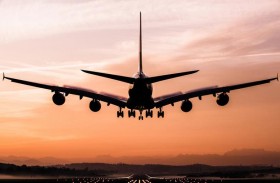 امرأة ترعب ركاب طائرة.. معي متفجرات