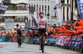 دراج فريق الإمارات يفوز بسباق أورديزيا الإسباني للدراجات الهوائية