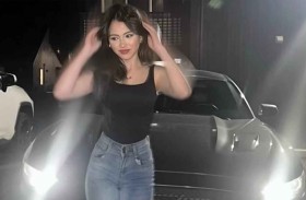 بلوغر شهيرة تعتزل باكية بسبب الانتقادات