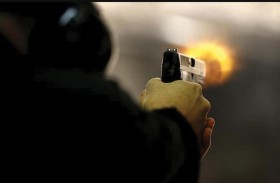 يقتل 3 من أفراد أسرته رميًا بالرصاص