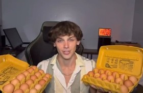 رجل يتحدى جسده بـ150 بيضة في 5 أيام