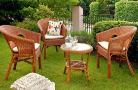 الطريقة السليمة لتجهيز وتنظيف أثاث الحدائق