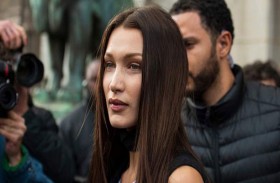 بيلا حديد تفاجئ محبيها بارتدائها الحجاب