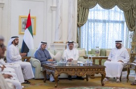 هزاع بن زايد يستقبل وفداً من دائرة البلديات والنقل للاطلاع على أبرز المشاريع التنموية في منطقة العين