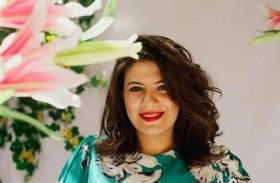 تتحدى معايير الموضة العالمية بتصميمات خاصة