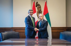 عبدالله بن زايد يلتقي وزير المالية والإيرادات الوطنية الكندي