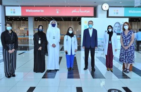 السفير الأمريكي يطلع على آخر التطورات الخاصة بتجارب لقاح كوفيد - 19 في الإمارات