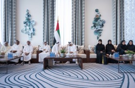 حمدان بن زايد يستقبل عددا من المواطنين وموظفي وموظفات الجهات الحكومية في قصر الظنة