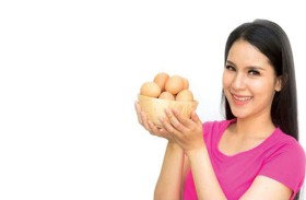 تناول بيضتين يومياً لا يزيد الكوليسترول الضار