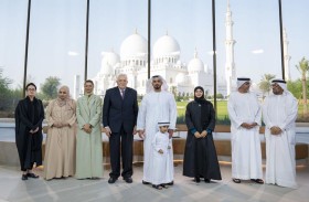 سيف بن زايد يشهد محاضرة «أعمال فنية إسلامية من التراث» التي نظمها مجلس محمد بن زايد