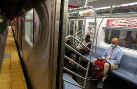 نهاية مأساوية لرجل علق سرواله بباب المترو