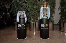 مانشستر سيتي واتصالات يستعرضان كأس الدوري الإنجليزي الممتاز وكأس كاراباو لزوار إكسبو 2020 دبي