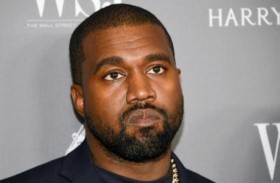 عيادة لندنية تزيل وشم كانييه ويست بالمجان