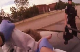 السجن لشرطي عنّف سبعينية مصابة بالخرف