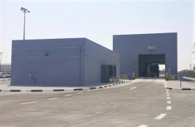 جمارك دبي تزود جبل علي بجهاز فريد من نوعه لفحص المركبات والمعدات الثقيلة