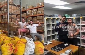 يكسبان الملايين عبر بيع ملابس السباحة الرجالية