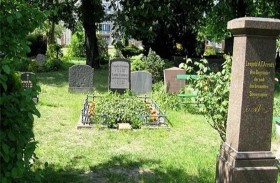 تحجز قبراً ثم تنتحر مع زوجها 