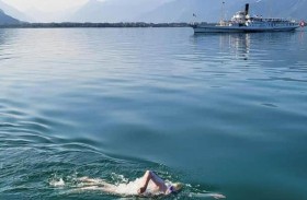 من أجل غينيس... تسبح 72 كلم