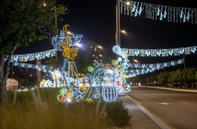 دائرة البلديات والنقل ممثلة ببلدية مدينة أبوظبي تزيّن كورنيش أبوظبي وبعض الجسور بتشكيلات ومجسمات مضيئة 