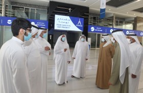 رئيس وأعضاء مجلس إدارة غرفة الشارقة يتلقون الجرعة الأولى من التطعيم ضد كوفيد- 19