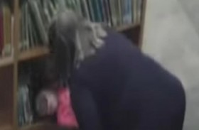 مدرسة تعتدي بوحشية على طفلة 