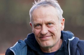  فرايبورغ الألماني يمدد عقد مدربه 