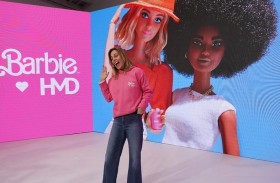 إطلاق هاتف «باربي» القابل للطي هذا الصيف