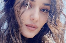 هاندا أرتشيل بصورة عفوية دون ماكياج