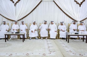 مكتوم بن محمد يقدم واجب العزاء في وفاة خالد عبيد أحمد المطيوعي