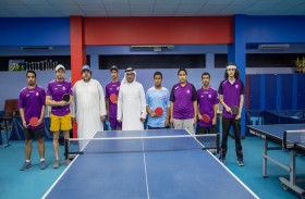 إدارة نادي الذيد تقف على استعدادات لاعبيها في تنس الطاولة خلال معسكرهم التدريبي في الشارقة  