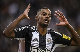 عرض تاريخي.. كم المبلغ الذي سيعرضه ليفربول لشراء إيزاك؟