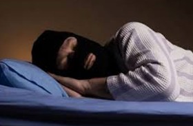 لص يغفو في منزل ضحيته