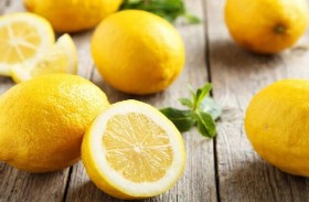 لماذا لا يجب عصر الليمون على الطعام الساخن؟